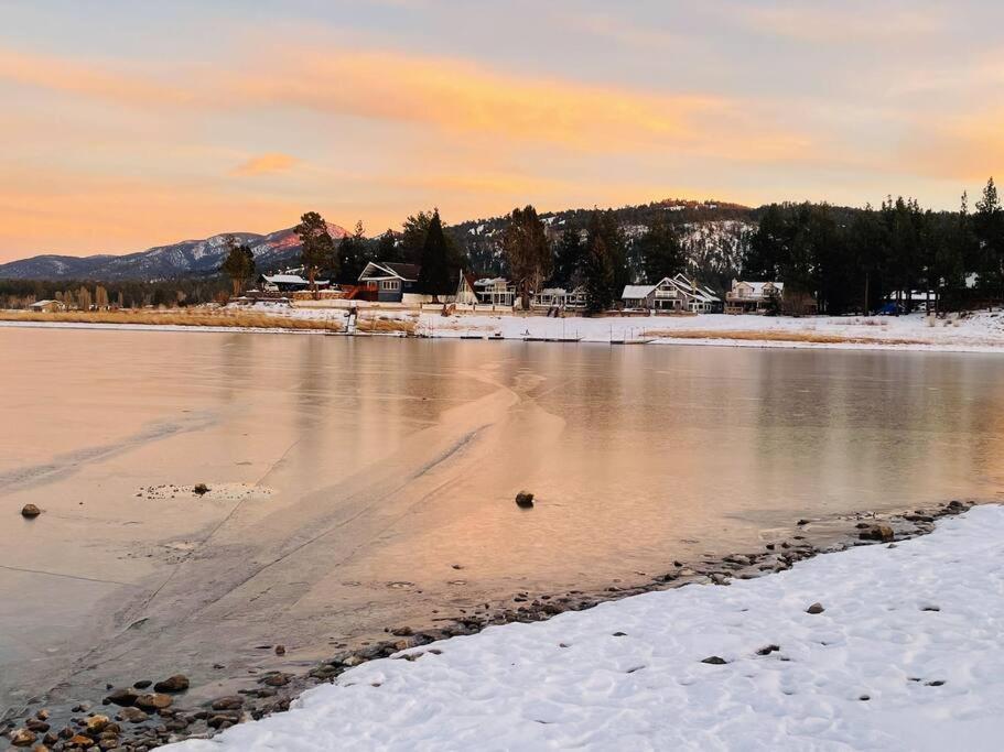 Sled-Ski Lakeside Village Cabin - Spa - Bbq - Firepit - Loft - Games 빅 베어 레이크 외부 사진